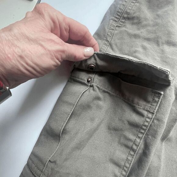 Chaps Tan Cargo Shorts, Size 34 - Picture 4 of 12